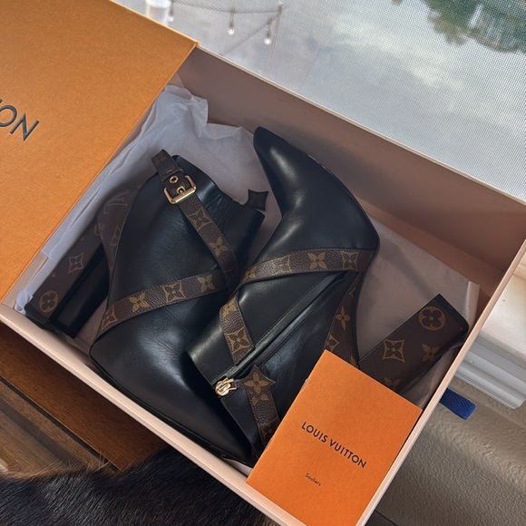 Louis Vuitton Monogram Matchmake Boots - Picture 16 of 17